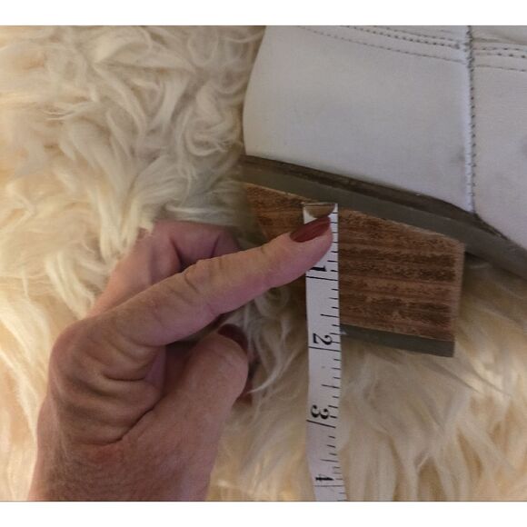 Dingo White Heeled Boots with Red and Black Design - Picture 6 of 11